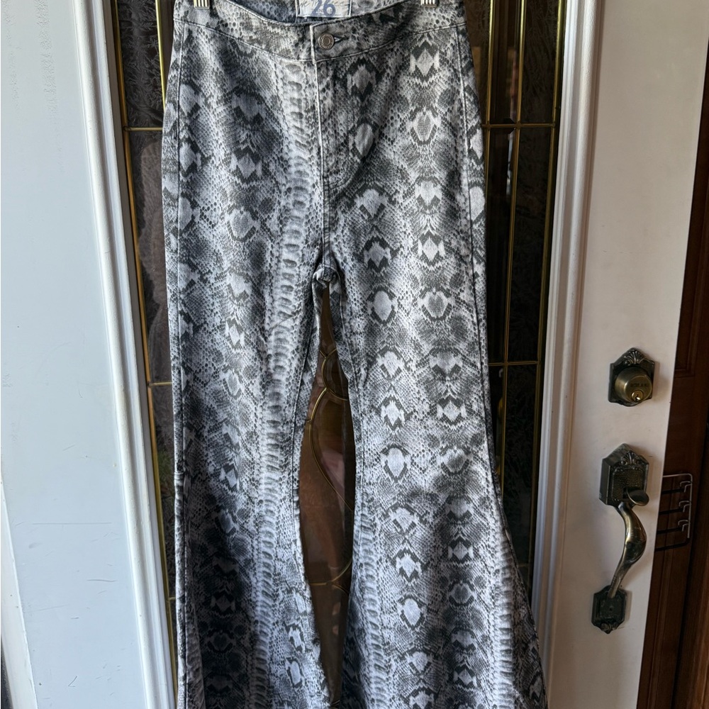 We The Free Gray Snake Print Pants